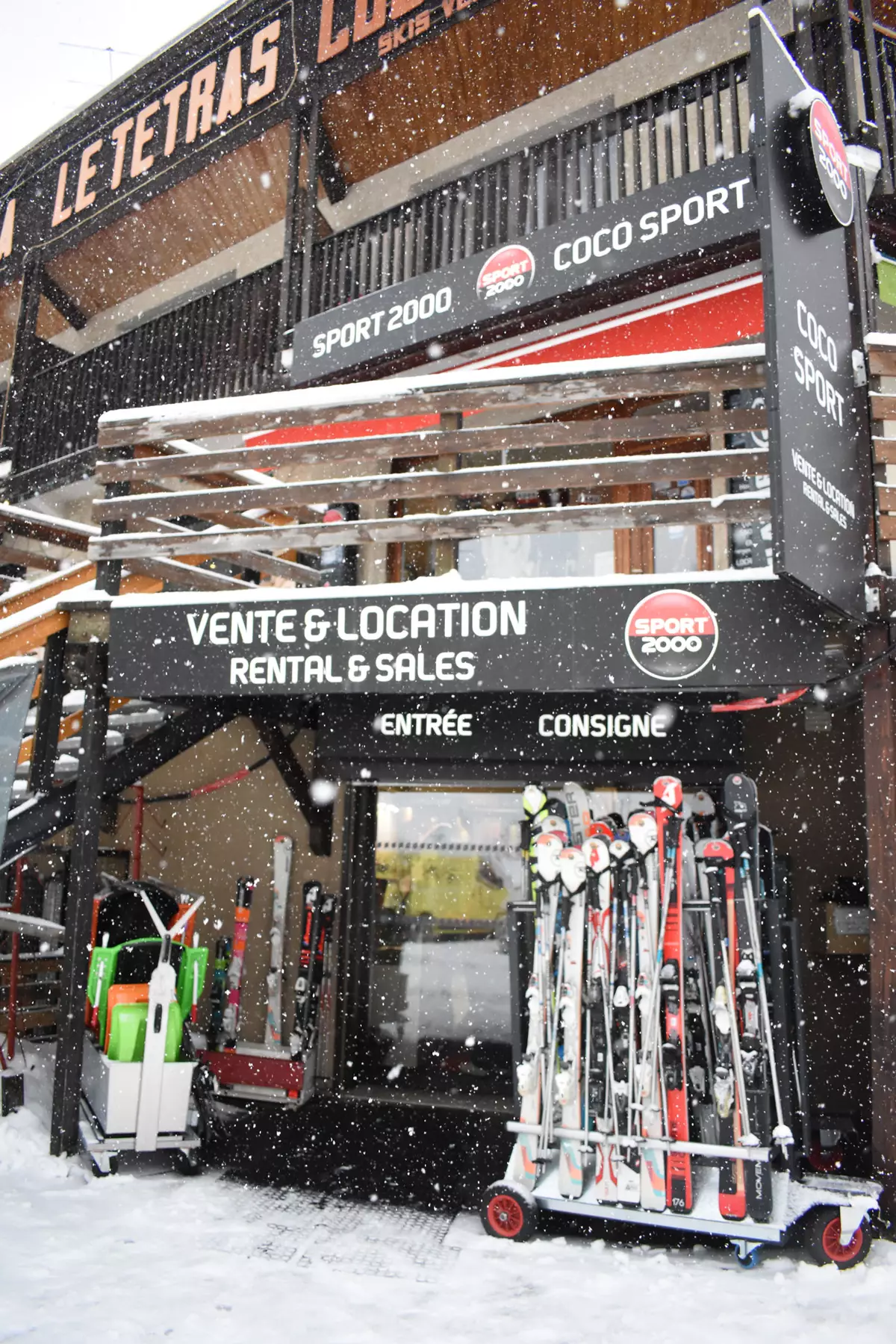 devanture magasin ski coco sport auris en oisans
