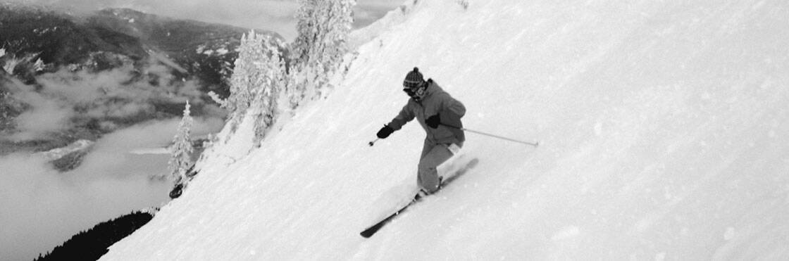 skieur alpin sur piste