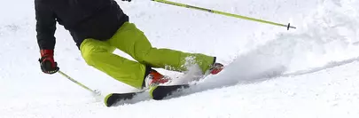 virage skieur alpin