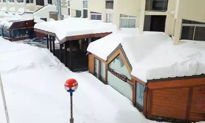 magasin de ski isola 2000 sous la neige