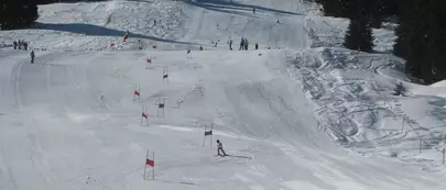 course de ski piste slalom