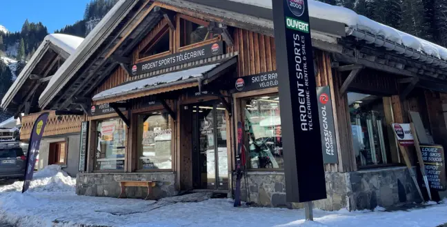 Enseigne du magasin Ardent Sports à la télécabine d'Ardent, Morzine